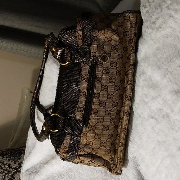 Brown and Tan shoulder bag with multiple zippered pockets - Picture 2 of 11